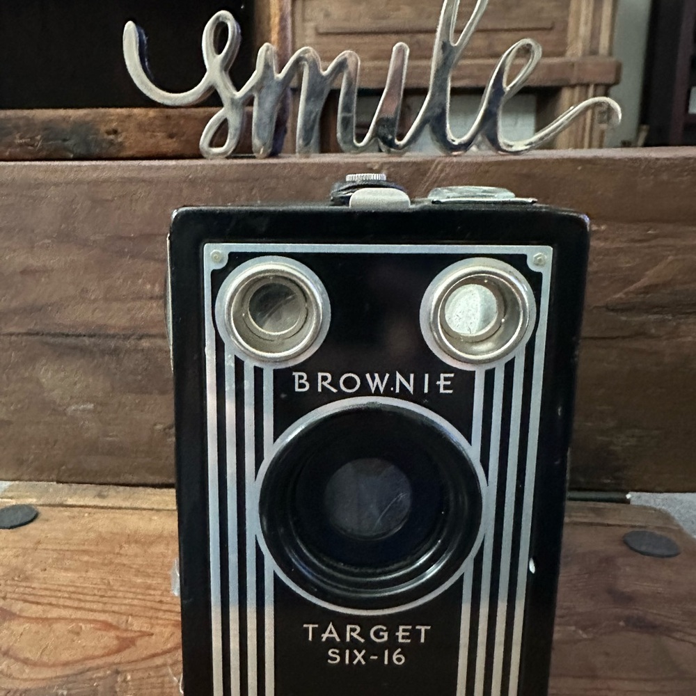 Vintage Antique Brownie Target Six-16 Camera